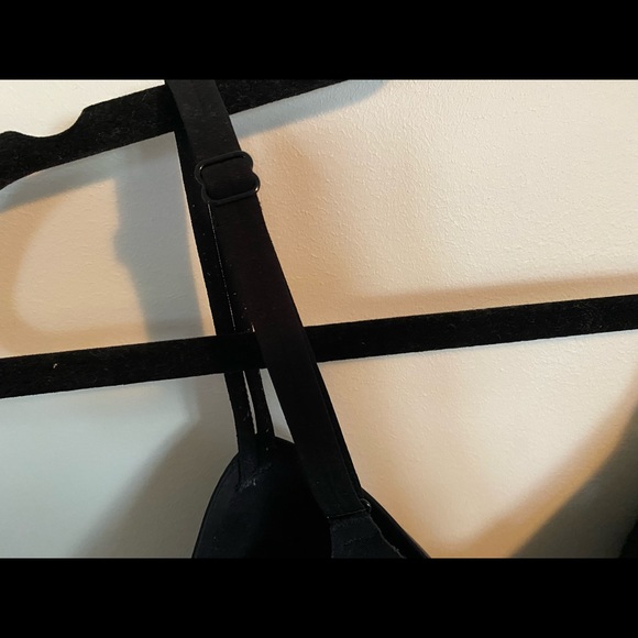 Victoria secret 34DD - Picture 5 of 6